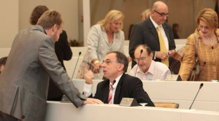 Bez politike nema ni državne službe