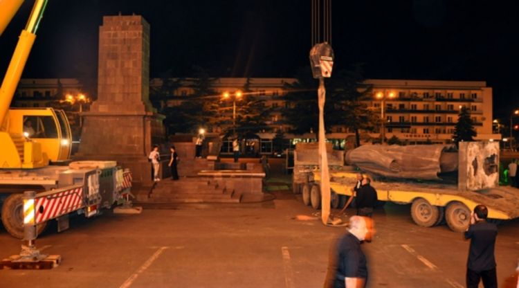 Staljin ponovo srušen