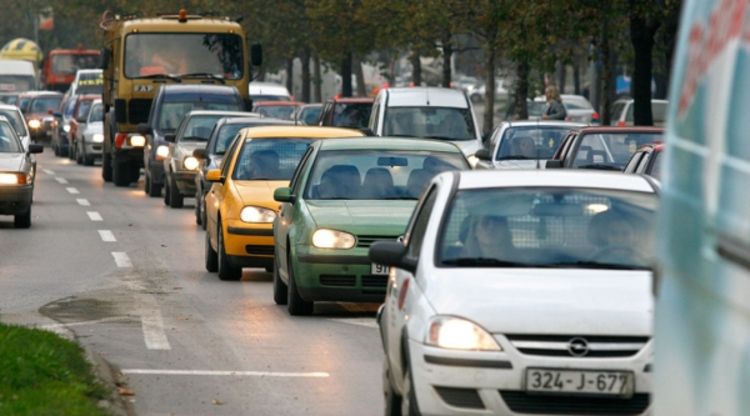 U BiH svjetla i dalje obavezna