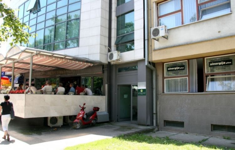 Službenik ojadio 36 klijenata