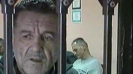 Štrajkač zakovao sebi ekser u šaku