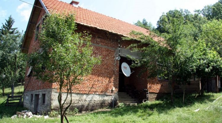 Sjekirom ubio komšiju