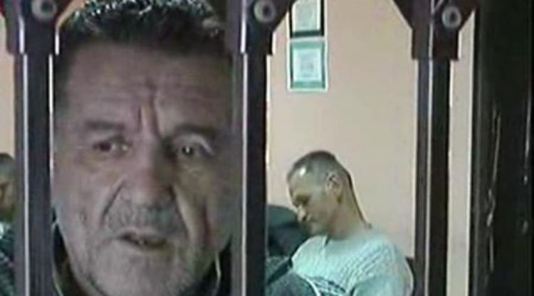 Štrajkač zakovao sebi ekser u šaku