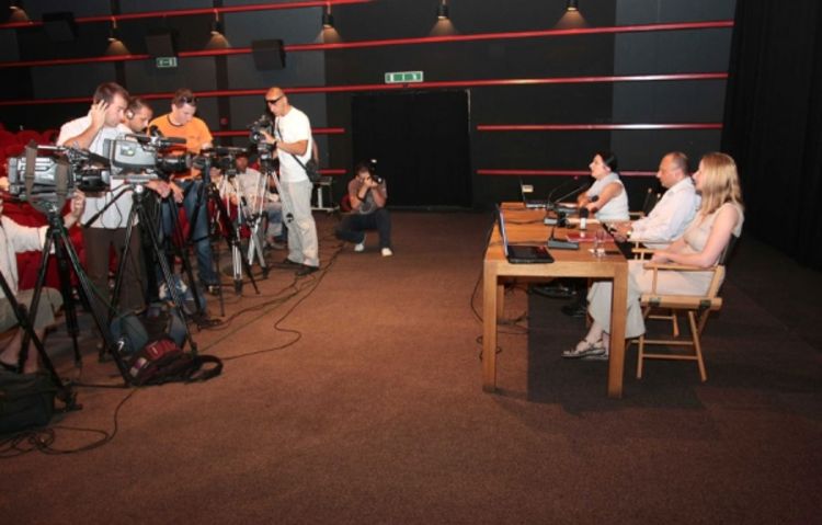 Osam dana za 201 film