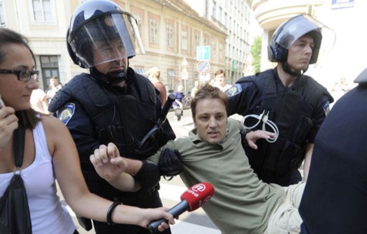 Policija odnijela više od 100 ljudi