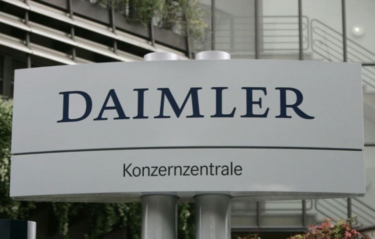 Daimler u pohodu na Kinu