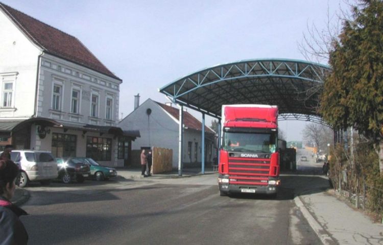 Najveći zastoji na prelazu Doljani