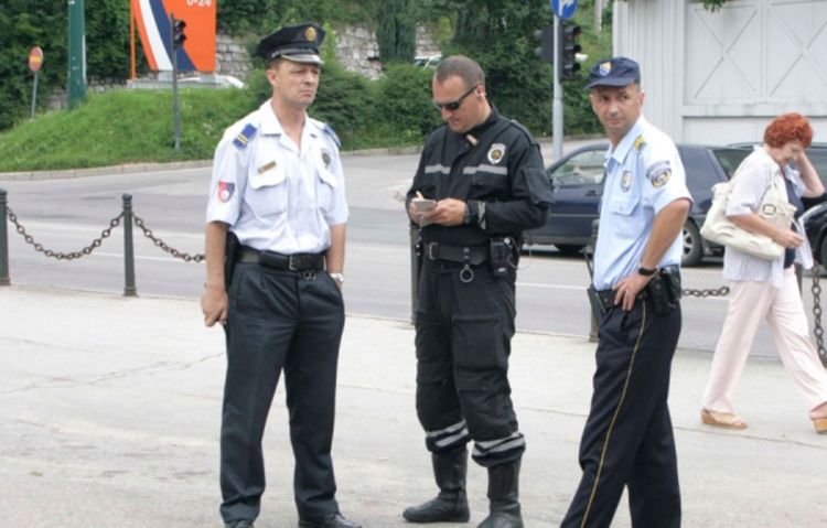 Nemaju novca za plate policajaca