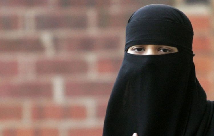 Protjeran nikab