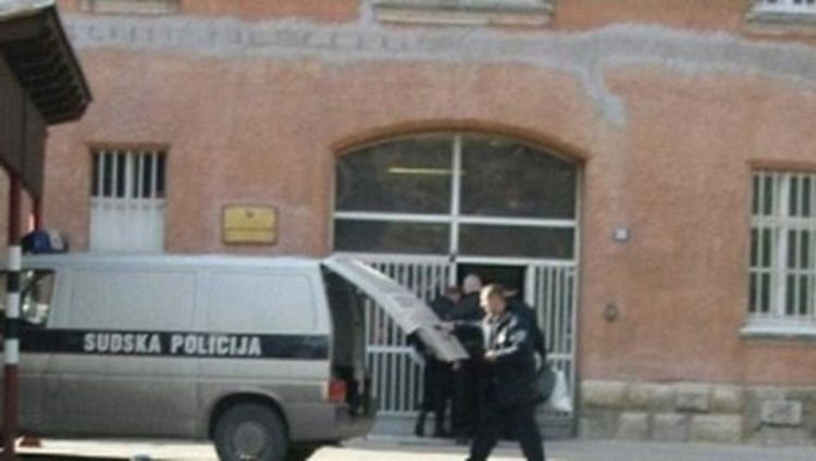 Pokušao se spaliti u zatvoreničkoj ćeliji