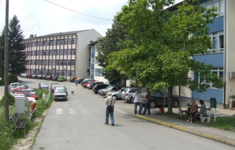 Sin na pregled čekao satima