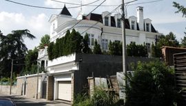 Karićima se oduzima 85 stanova