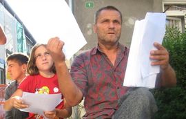 Štrajkuje glađu sa bolesnom djecom