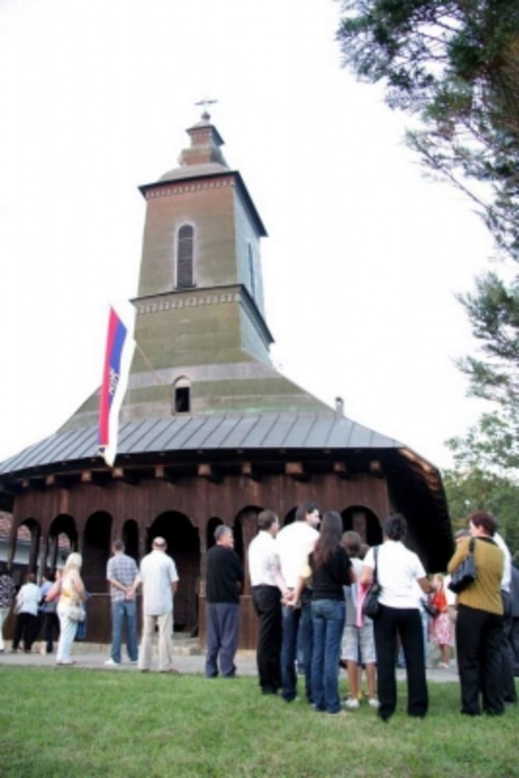 Pokušao da zakolje mladića