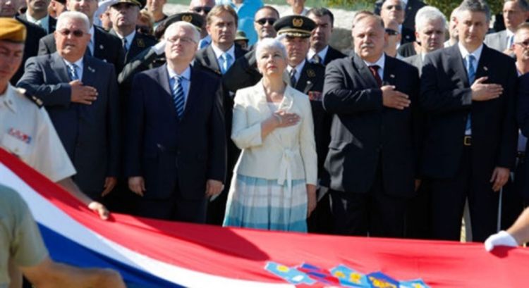 Hrvatska slavi 15 godina Oluje, Josipović izviždan