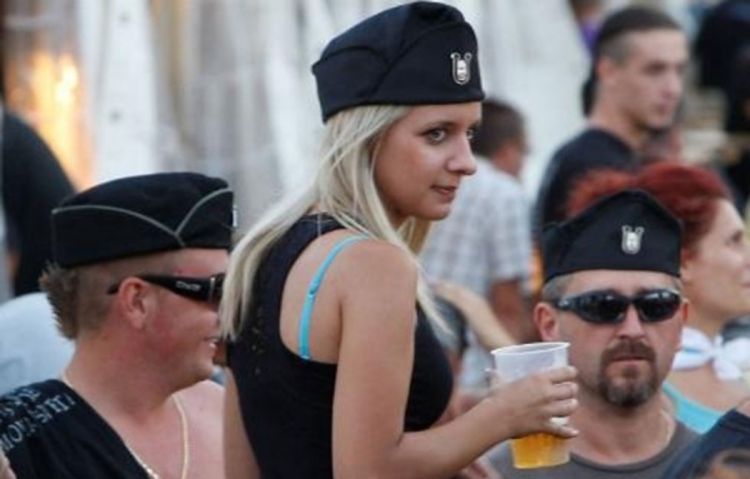 Dernek uz ustaške kape i rakiju Ante Pavelića (video)