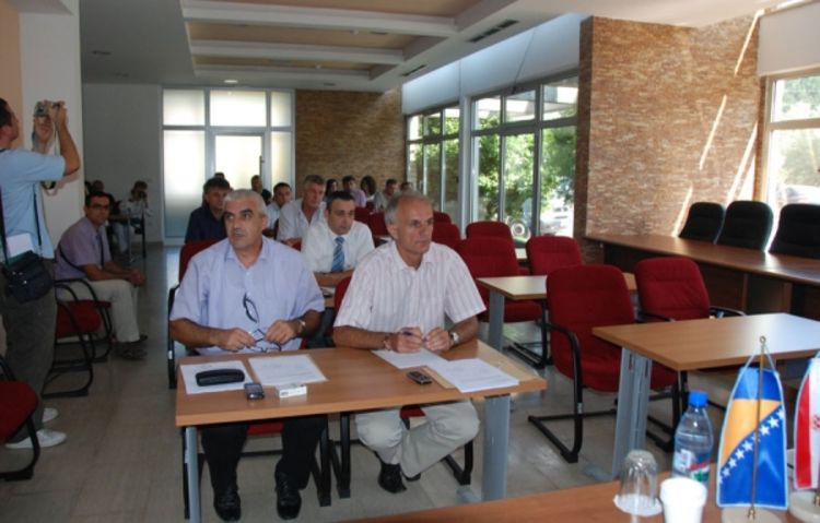 Nova vlada mjesec uoči izbora