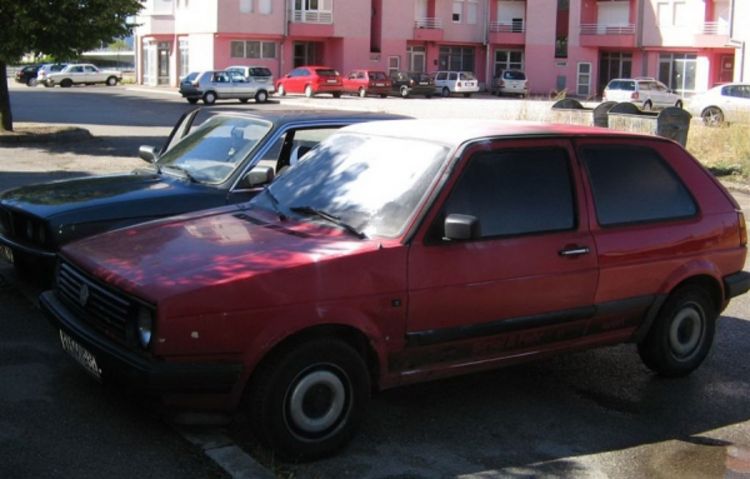 Poslije požara na kući izbio požar i na autu
