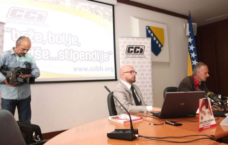 Vlasti stipendiraju djecu bogataša