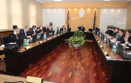 Novac od kredita ide za plate