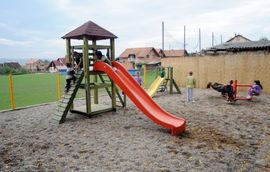 Fudbaleri izgradili dječje igralište