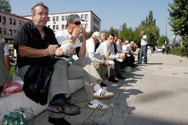 Radnici planiraju da noće pred zgradom Vlade FBiH