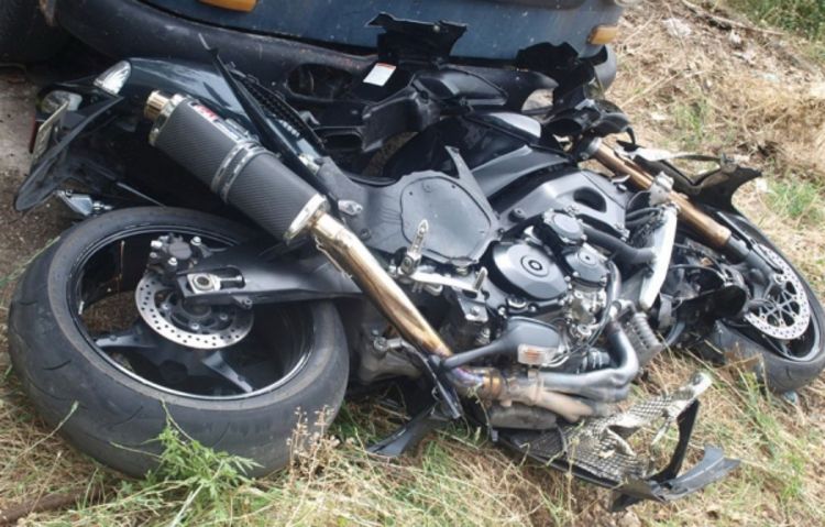 U sudaru s kombijem povrijeđen motociklista 