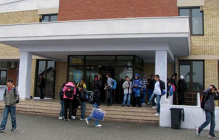 Počela nastava za osnovce i srednjoškolce