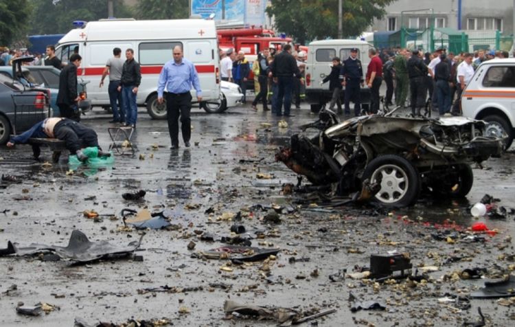 U bombaškom napadu najmanje 15 poginulih (video)