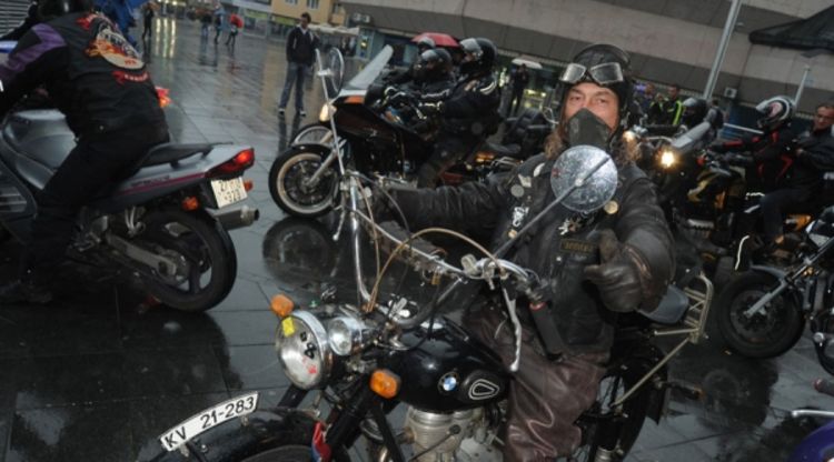 Motori i miris guma kao droga