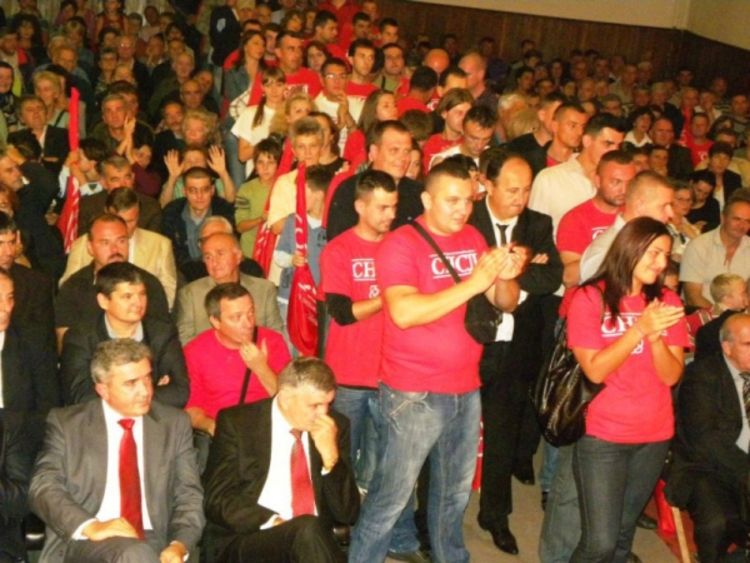 SNSD sluša svoj narod