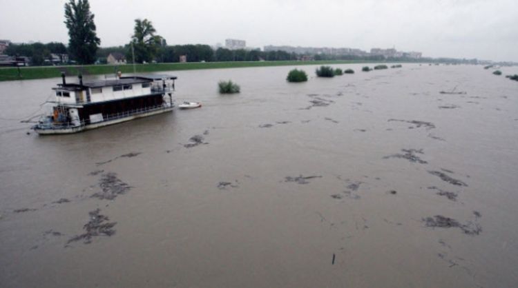 Sava prijeti da poplavi Zagreb (video)