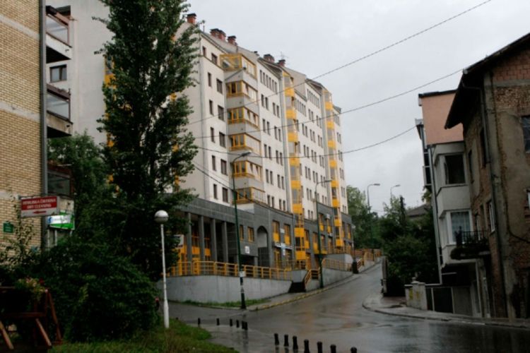 Generalima dijeljeni stanovi mimo zakona 