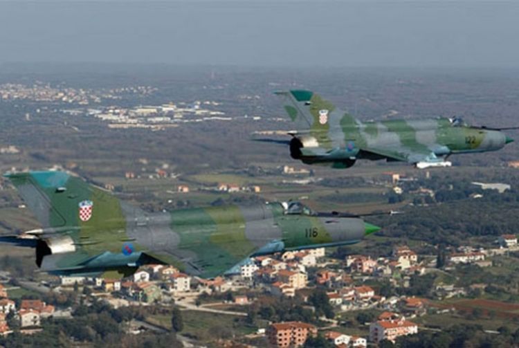 Dva vojna aviona se srušila kod Slunja