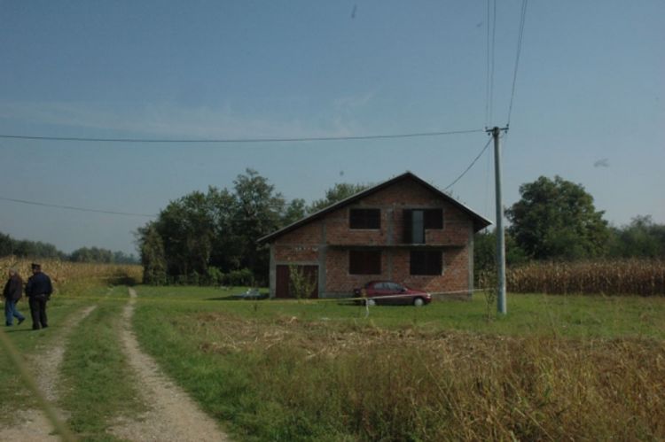 Pucao na brata i snahu