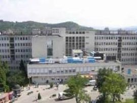 Direktor hirurške klinike UKC Tuzla i dalje u teškom stanju