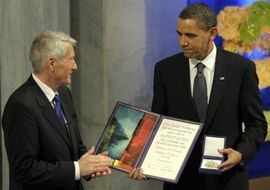 Obami prerano dodijeljen “Nobel”