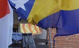 Za paljenje zastave BiH 500 KM kazne