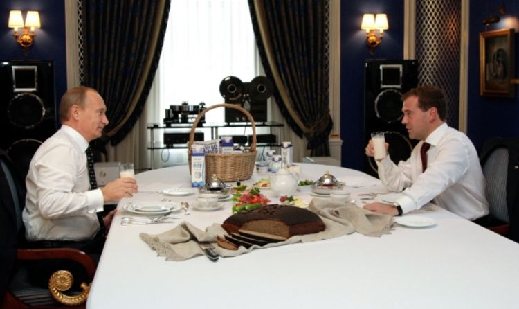 Medvedev i Putin nazdravili uz čašu mleka na ručku 