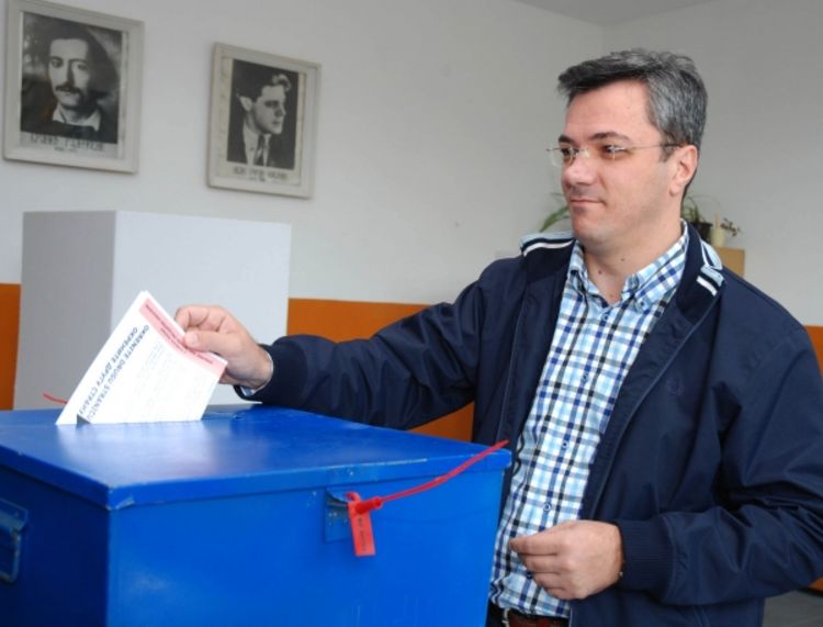 Tadić priznao poraz