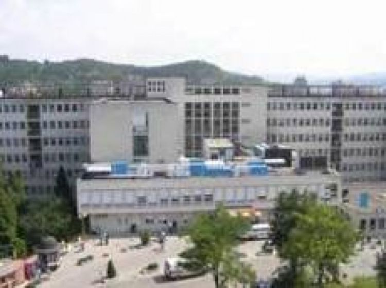 Direktor hirurške klinike UKC Tuzla i dalje u teškom stanju