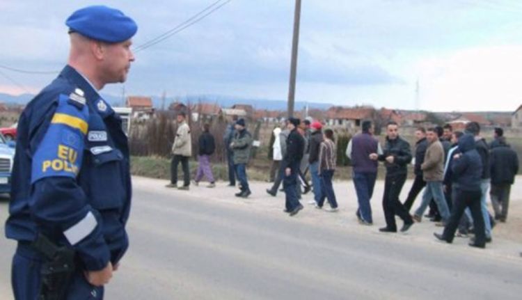 Više stotina Srba okupljeno na prelazu Jarinje