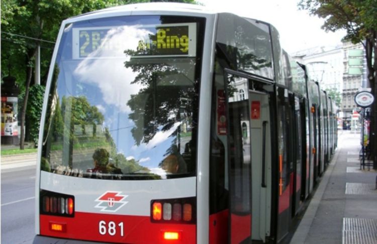 Niški autobus se zakucao u tramvaj, 12 povrijeđenih