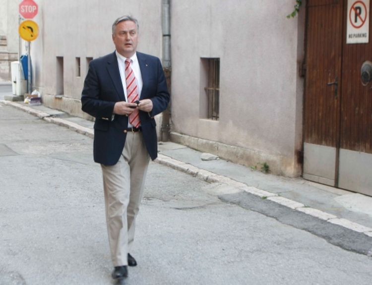 Lagumdžija ruši državu