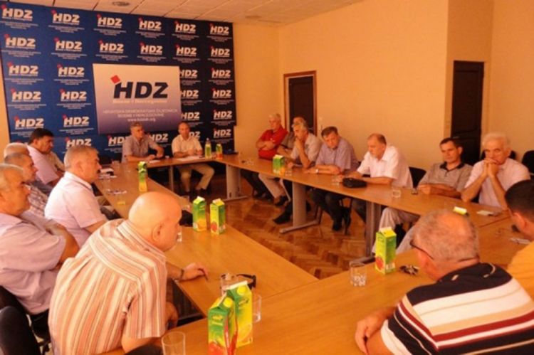 Bošnjak: Potpuno preurediti BiH