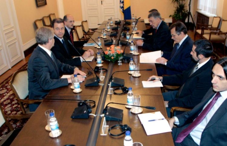 Prioritet hapšenje Mladića i Hadžića
