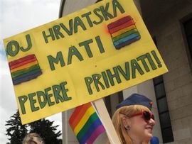 U sačekuši pretučena dva homoseksualca