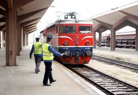 Radnicima manje, Upravi veće plate