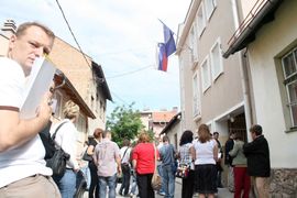 Na vize potrošene stotine miliona KM