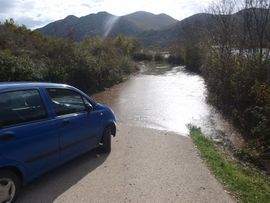 Poplavljene kuće i blokirani putevi